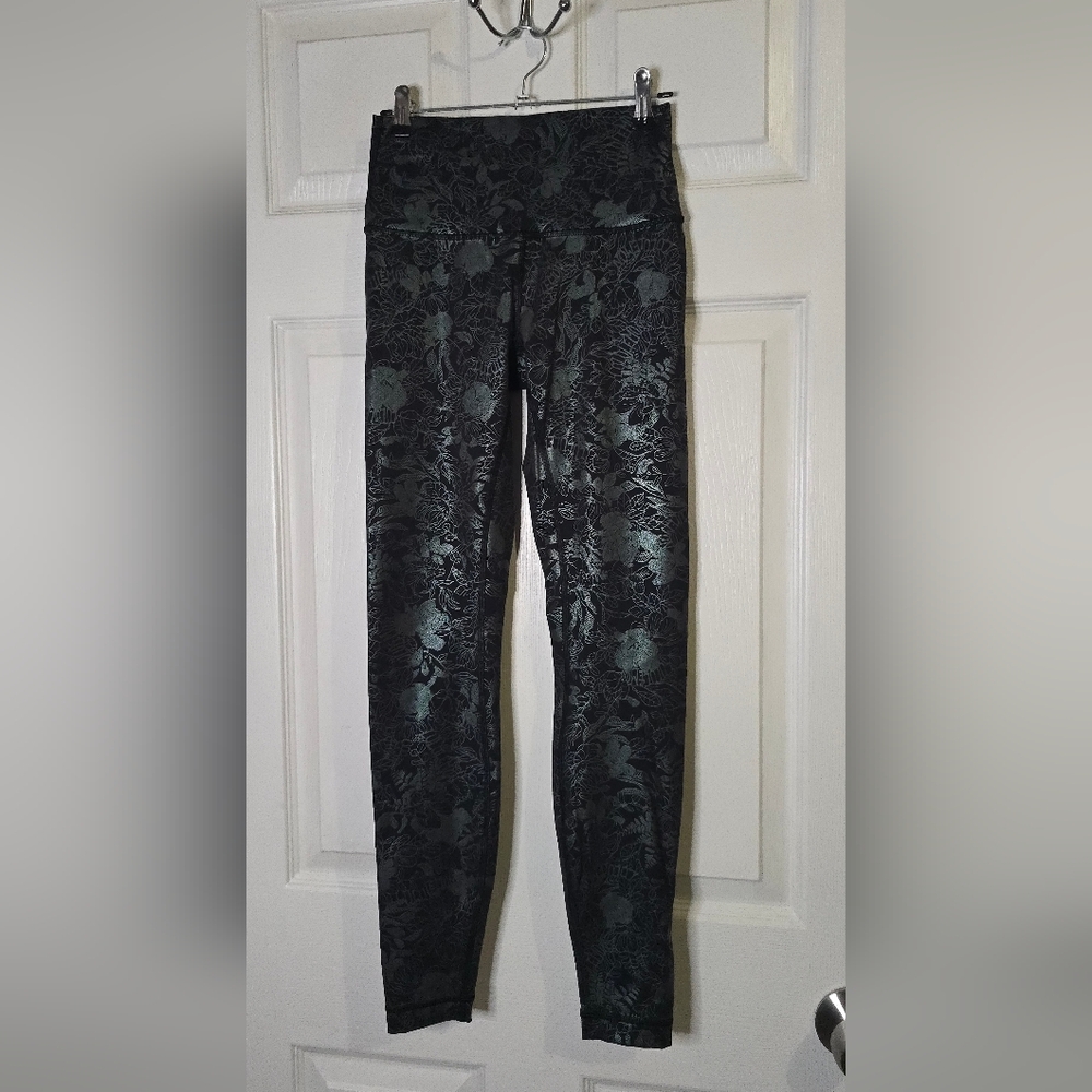 Lululemon Wunder Under HR in Florish Black Iridescent Foil 28" - Picture 4 of 12
